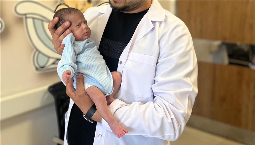 Batman'da 905 gram doğan bebek 2 aylık tedaviyle hayata tutundu