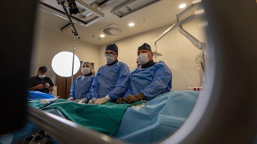 Ankara'daki beyin cerrahi operasyonunu Mısırlı yüzlerce hekim canlı yayında izledi