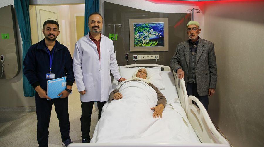 Böbreğindeki 4 santimetrelik kitleden 4 saatlik ameliyatla kurtarıldı