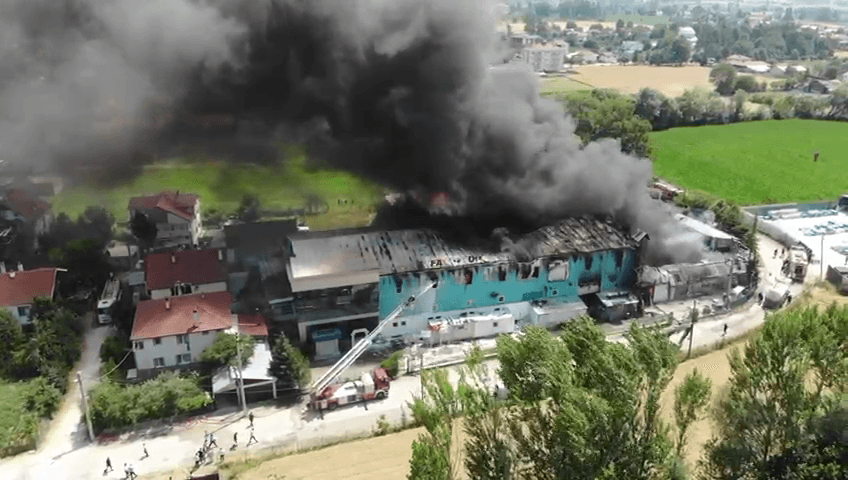 Bolu'da medikal malzeme üretilen fabrikada yangın