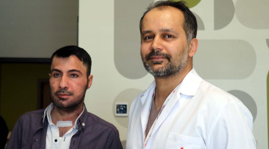 Çenesindeki tümör alındı, yerine bacağından parça nakledildi