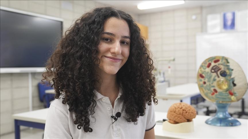 Lise öğrencisinin beyin tümörü ve bağırsak ilişkisini incelediği projesine TÜBİTAK'tan ödül