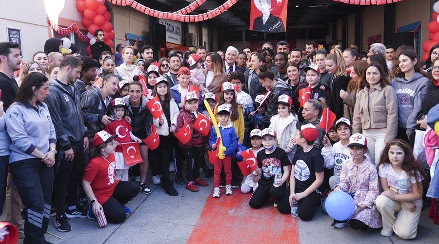 Cerrahpaşa Tıp Fakültesi Çocuk Hastanesinden 23 Nisan şenliği