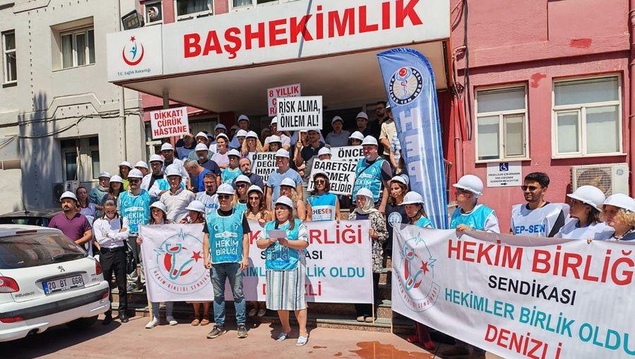 Depreme dayanıksız binada sağlık hizmeti: Denizli'de hekimler baretle görev yapıyor