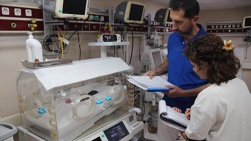 Diyarbakır'da 2 kilo 400 gram doğan bebeğe kritik müdahale