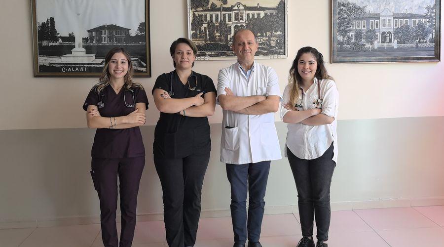 Doğdukları hastaneye atanan 5 genç doktor, ilk nöbetlerini tuttu