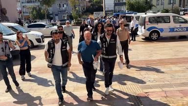 Aydın'da gözaltına alınan profesör 'bıçak parası çok fazla' diyen rektörü kınamış