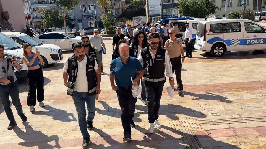 Aydın'da gözaltına alınan profesör 'bıçak parası çok fazla' diyen rektörü kınamış
