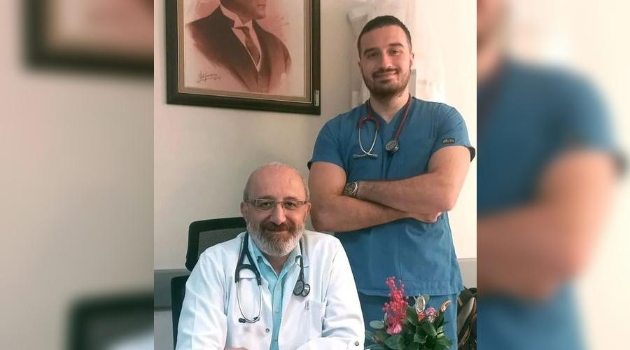 Doktor baba-oğul aynı hastanede hizmet veriyor
