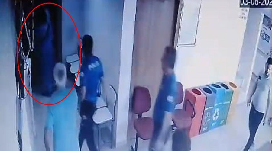 Elazığ'da hasta yakını, ilaç yazmayan doktoru darbetti