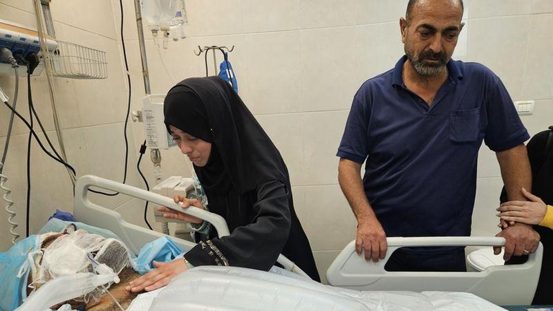 Filistinli doktor Neccar ve hayatta kalan son çocuğu İtalya'ya getirildi