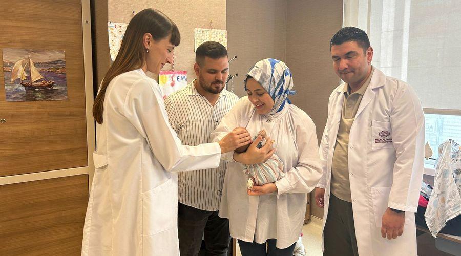Bağırsakları dışarıda doğan Poyraz bebek, sağlığına kavuştu