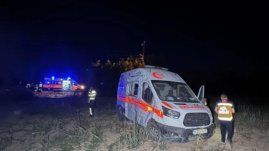 Elazığ'da hasta taşıyan ambulans kaza yaptı: 2 yaralı