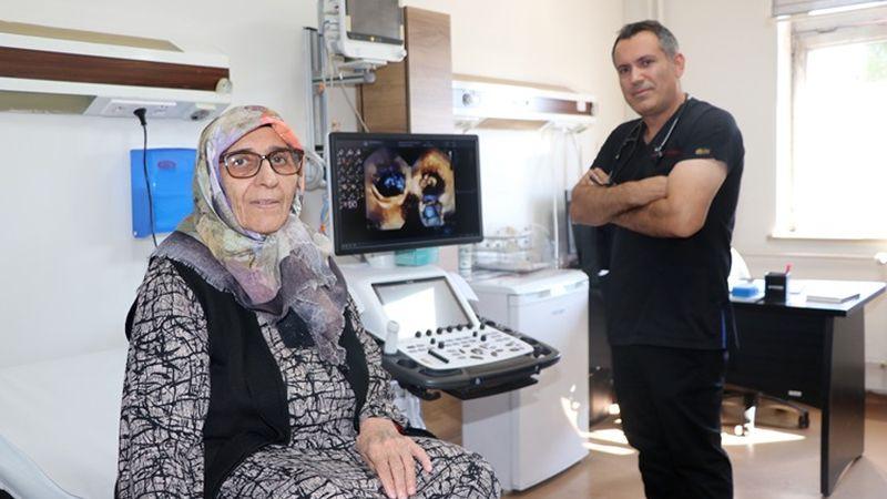 73 yaşındaki kadının kalp kapağına 5 milimetrelik 'iyileştiren dokunuş'