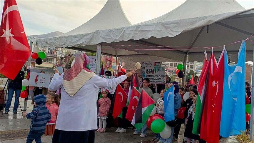 Erzurum'da hekimler ve sağlık çalışanları Gazze için 'sessiz yürüyüş' yaptı
