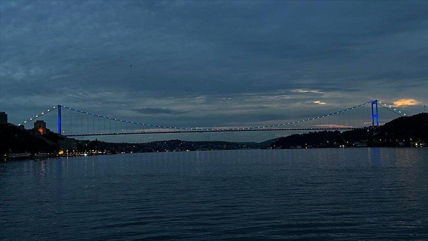FSM Köprüsü, Engelliler Haftası için mavi renge büründü