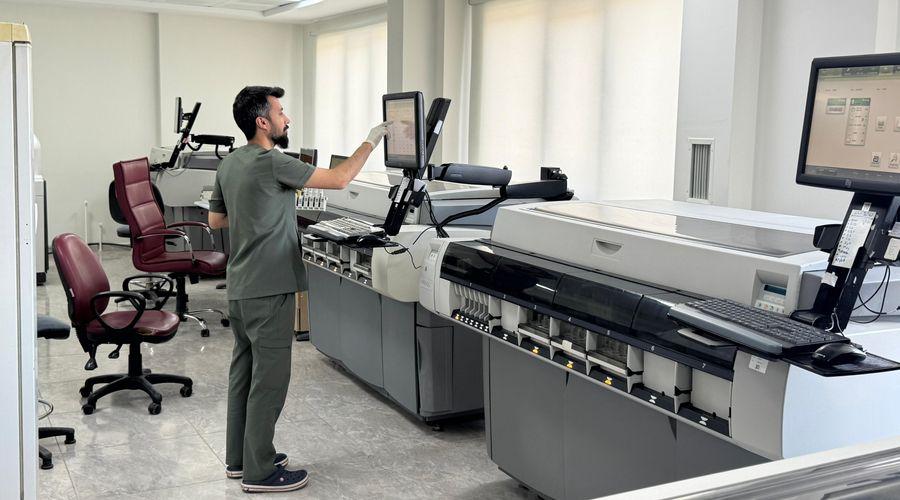 Gazi Yaşargil Eğitim ve Araştırma Hastanesinin merkez laboratuvarı yeni yerine taşındı
