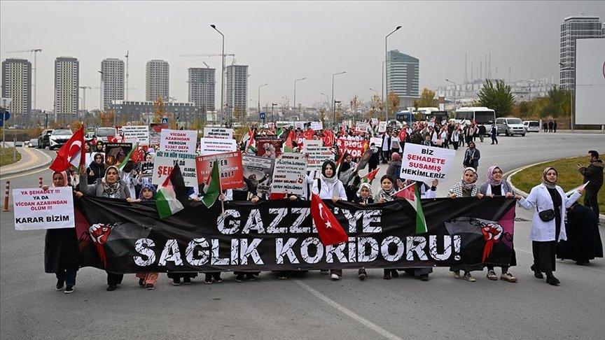 Sağlık çalışanları, Gazze'ye 'tıbbi koridor' açılması talebiyle yürüdü