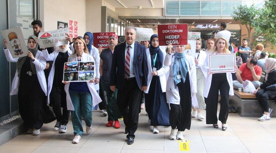 Adana'da doktor adayları Gazze için yürüdü