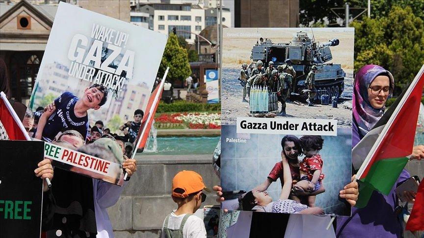 Sağlık çalışanları Gazze için 'sessiz yürüyüş' düzenledi