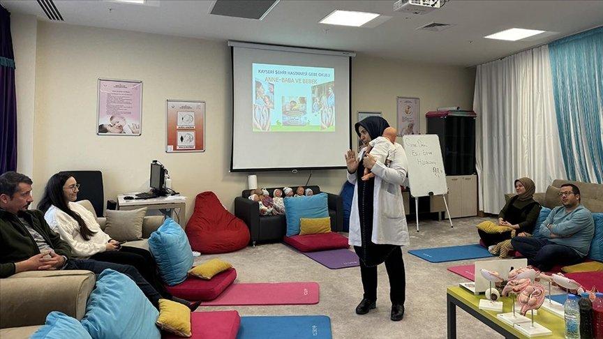 Hastane ve tıp merkezlerine gebe okulu açma zorunluluğu getirildi