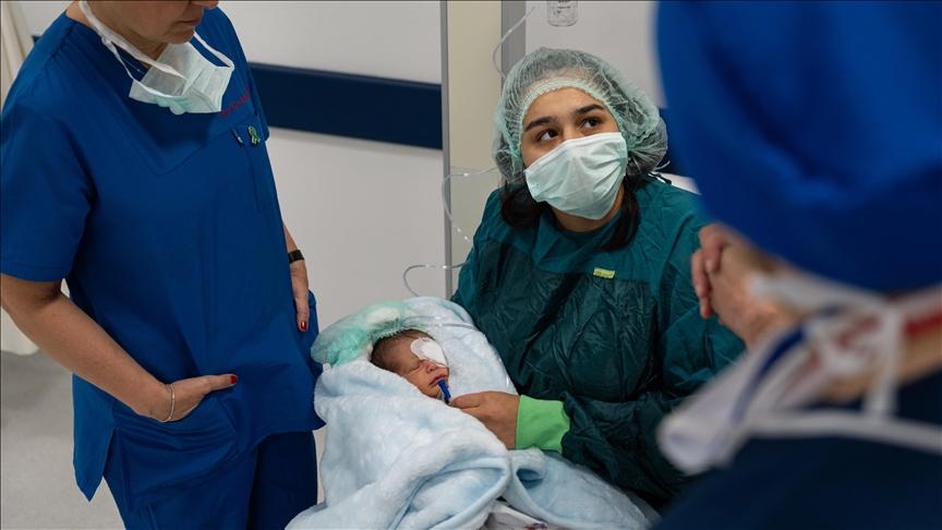18 bin bebekte 1 görülüyor! 10 günlük bebeğe konjenital glokom ameliyatı