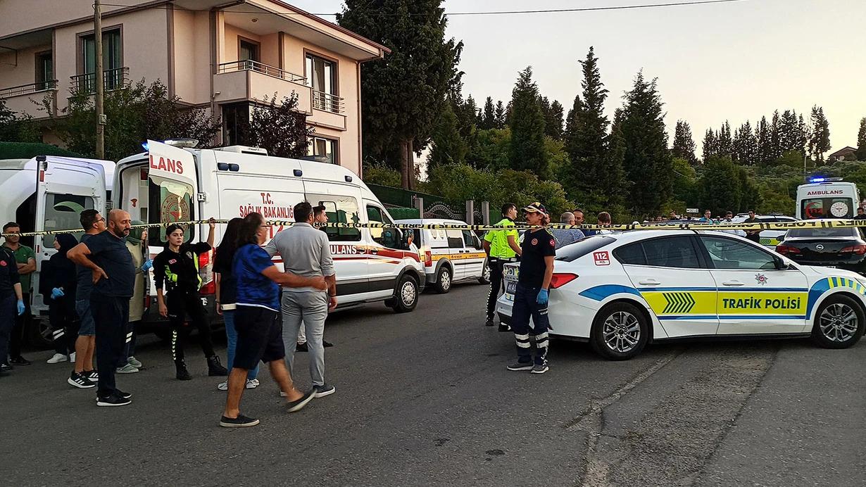 Hastane önünde silahlı saldırı! Baba ve oğlu hayatını kaybetti