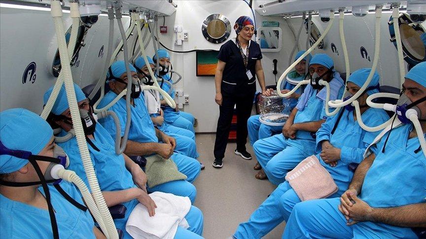Ani işitme kaybı yaşayan emekli öğretmen hiperbarik oksijen tedavisiyle iyileştirildi