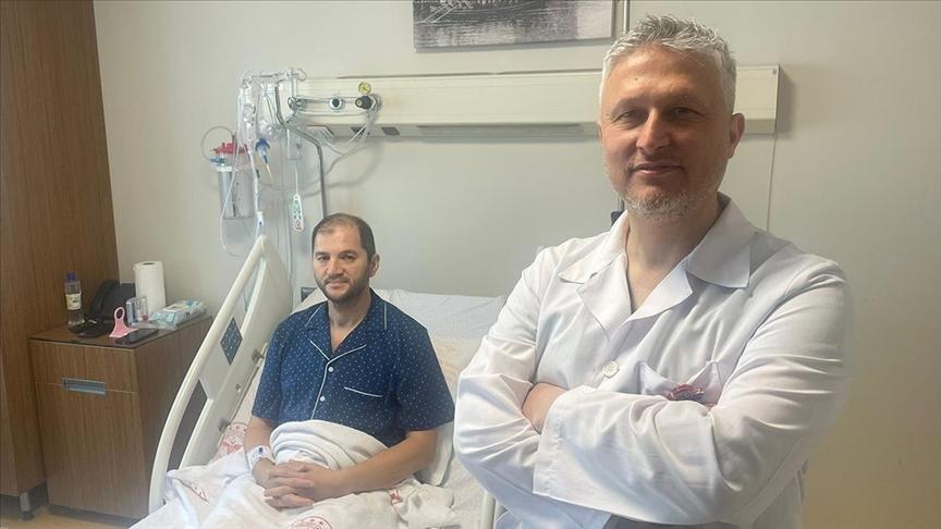 İleri derecede aort hastalığı olan hasta 6 santimetrelik kesiyle tedavi edildi