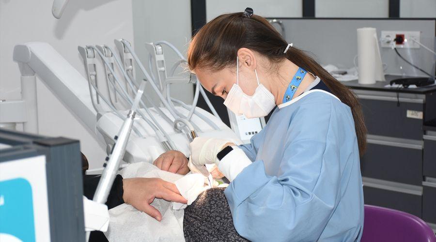Günlük 2 bin 200 işlem yapılıyor: İnönü Üniversitesi Diş Fakültesi Türkiye’nin dört bir yanından hasta ağırlıyor