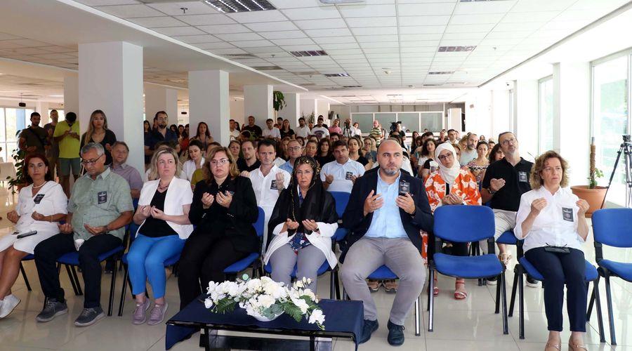 İzmir'de yoldaki akıma kapılarak ölen tıp öğrencisi Özge Ceren için anma töreni