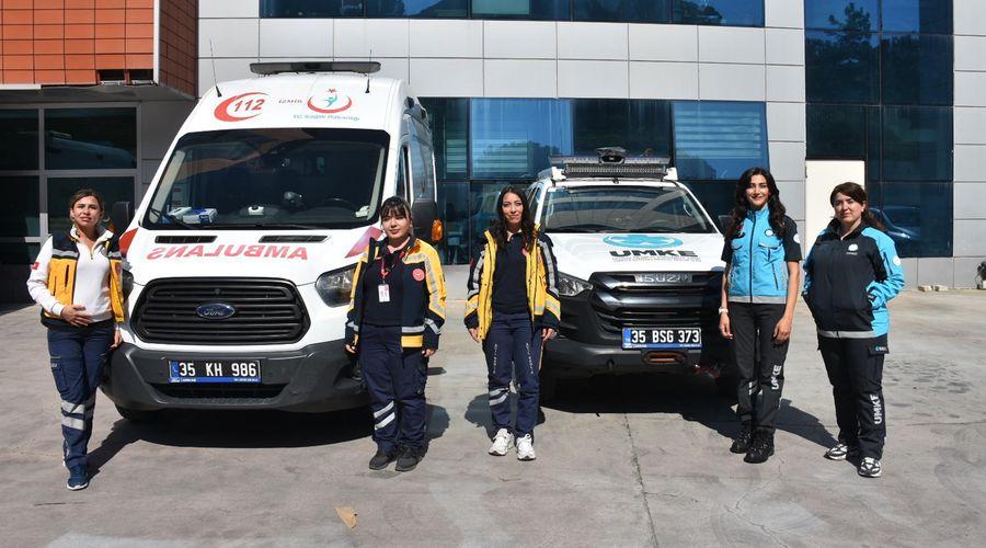 Kadın ambulans şoförleri ve acil tıp teknisyenleri hayat kurtarmak için yarışıyor