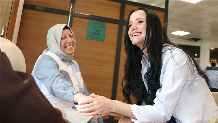 Atatürk Üniversitesinde kanser hastalarına 'kahkaha yogası' terapisi