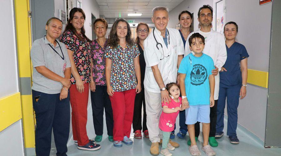 Kalp hastası kardeşlere bir gün arayla ameliyat