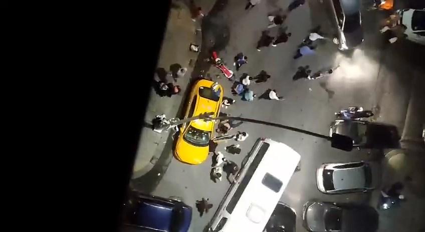 İstanbul'da kalp krizi geçiren taksiciye yoldan geçen sağlık çalışanından müdahale