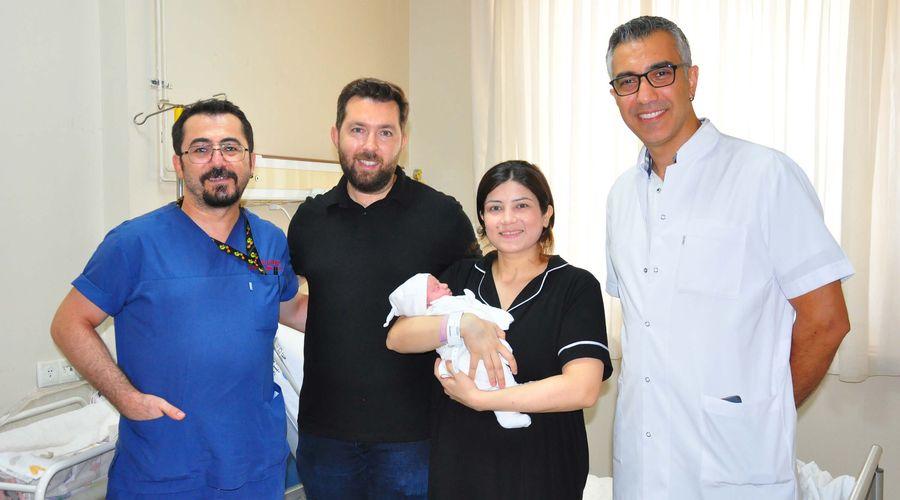 Literatürdeki üçüncü vaka! Anne karnındaki bebek, göbek kordonundan yapılan kan nakliyle yaşama tutundu