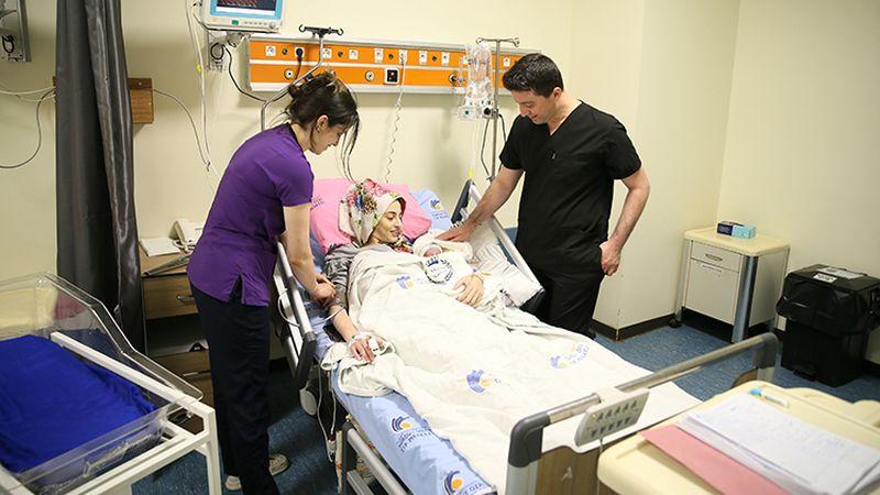 Hamileyken karaciğer nakli yapıldı, hem sağlığına hem bebeğine kavuştu
