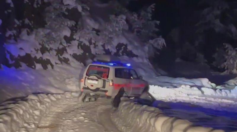Rahatsızlanan hasta yolda kalınca imdadına paletli ambulans yetişti