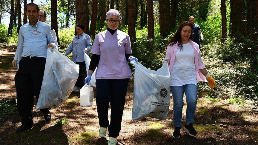 KTÜ Farabi Hastanesinin sağlık çalışanları, çevreyi de iyileştiriyor