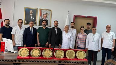 Mardin'de doçentlik ünvanı alan 6 doktora plaket verildi