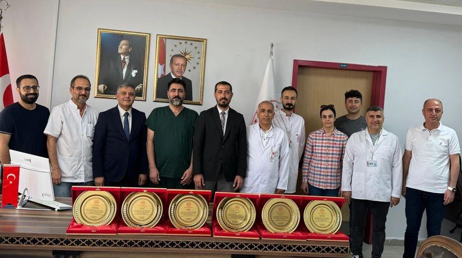 Mardin'de doçentlik ünvanı alan 6 doktora plaket verildi