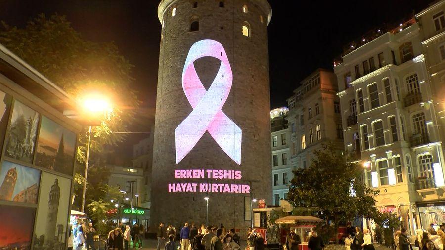 Meme Kanseri Farkındalık Ayı: Galata Kulesi’ne pembe kurdele yansıtıldı
