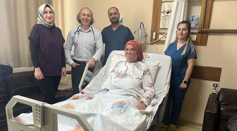 Mersin'de kadının vücudundan 1 kilo 120 gram guatr kitlesi çıkarıldı