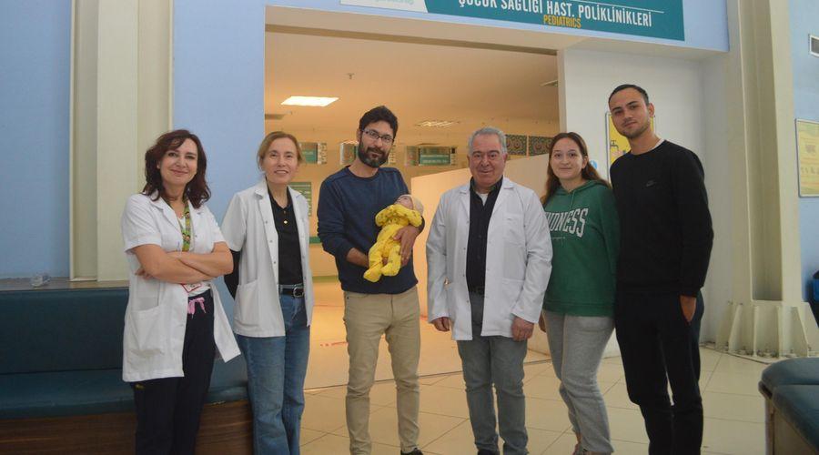Gastroşizis ile dünyaya gelen bebek sağlığına kavuşturuldu