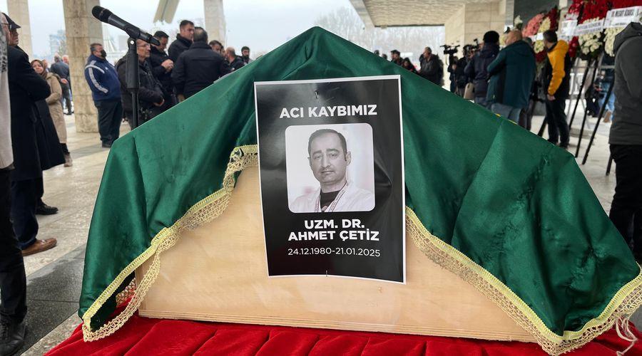 Kartalkaya'daki yangında ölen Dr. Ahmet Çetiz ve ailesi son yolculuğuna uğurlandı