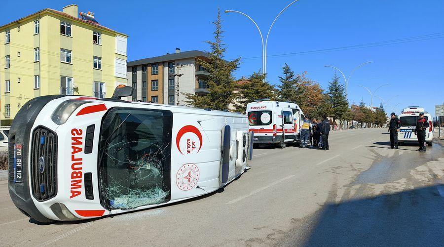 Karaman'da otomobil ile ambulans çarpıştı: 6 yaralı