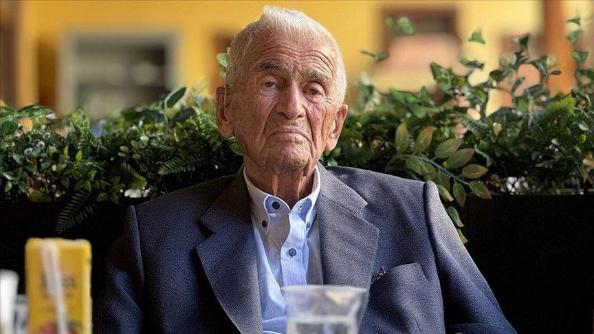 Çorum'da 100 yaşına giren doktor Rıfat Patır'ın doğum günü kutlandı