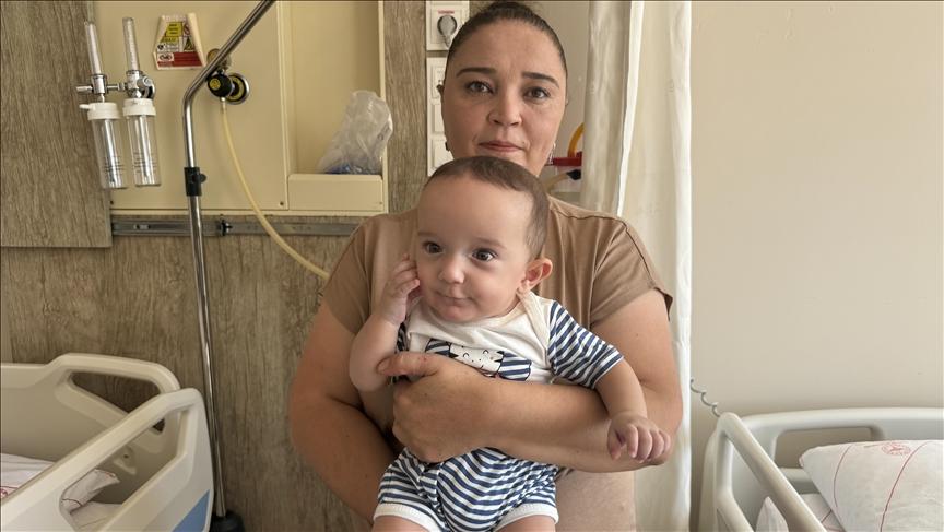 Minik 'Rüzgar Berkan' anne karnındaki ameliyatla dünyaya gözlerini sağlıklı açtı