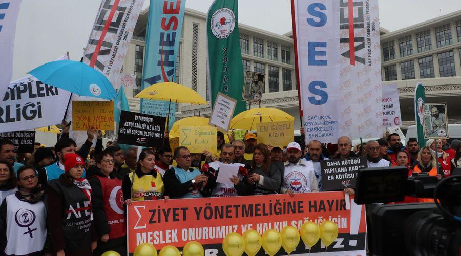 Aile hekimlerinden Bakanlık önünde basın açıklaması: Hastalığı da tedaviyi de biliyoruz