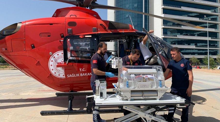 Ambulans helikopter, 1 günlük Simge bebek için havalandı
